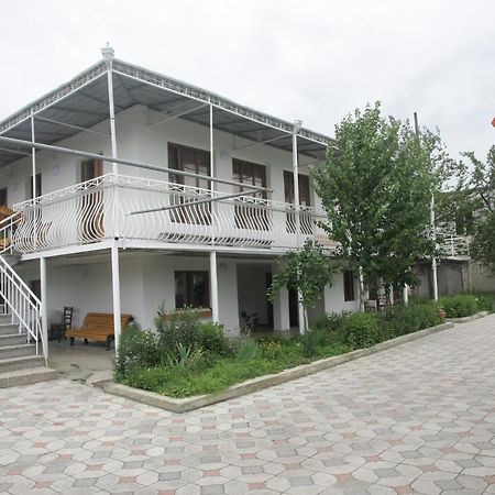 Guest House Nona Kutaisi Exteriör bild
