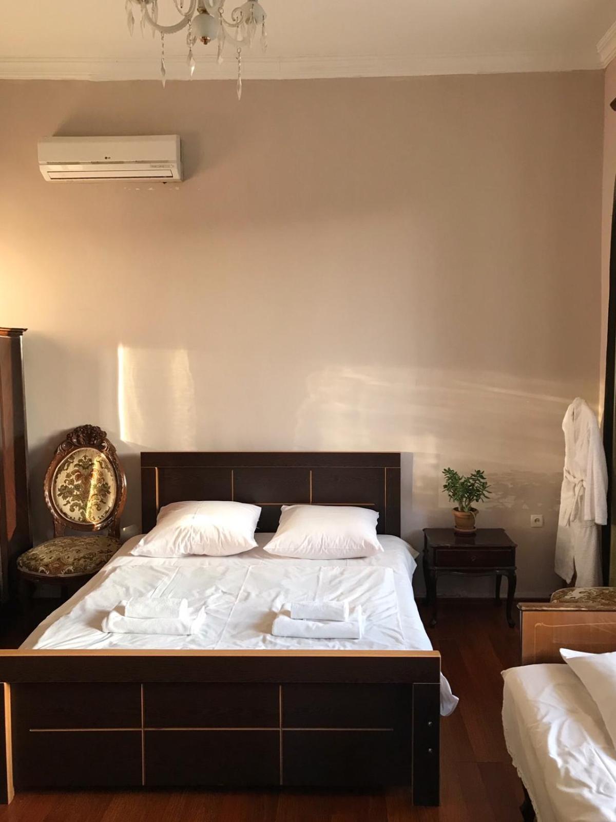 Guest House Nona Kutaisi Rum bild