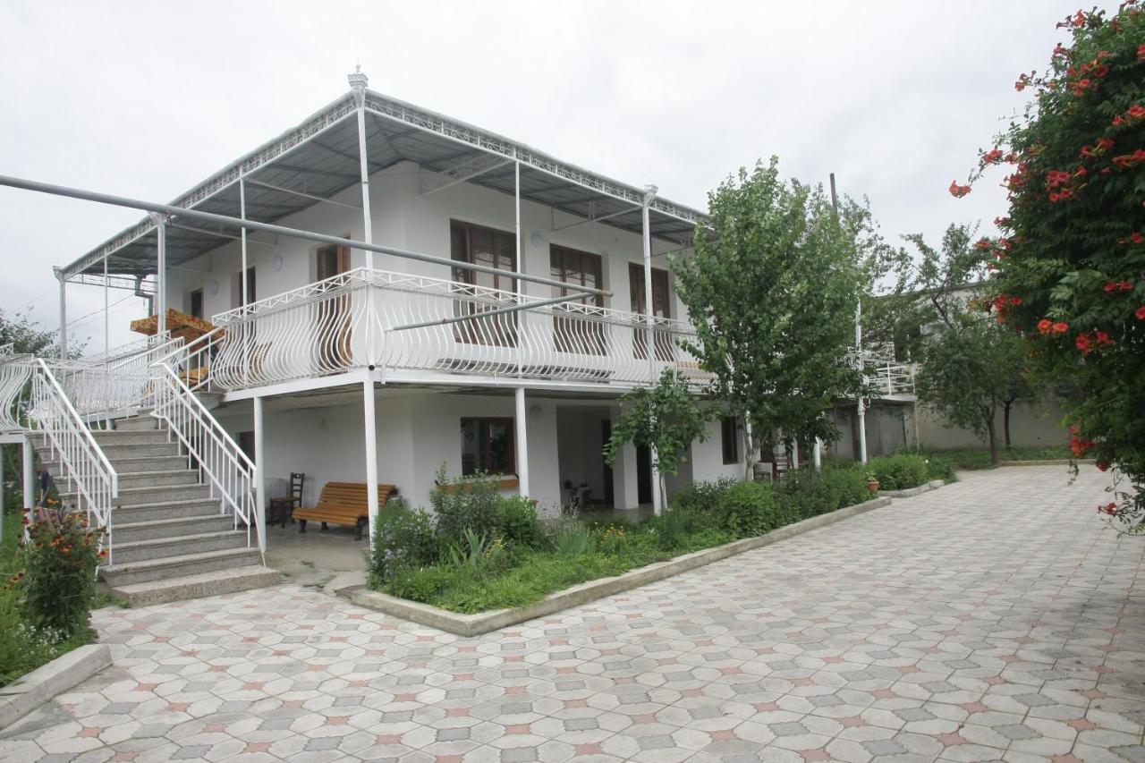 Guest House Nona Kutaisi Exteriör bild